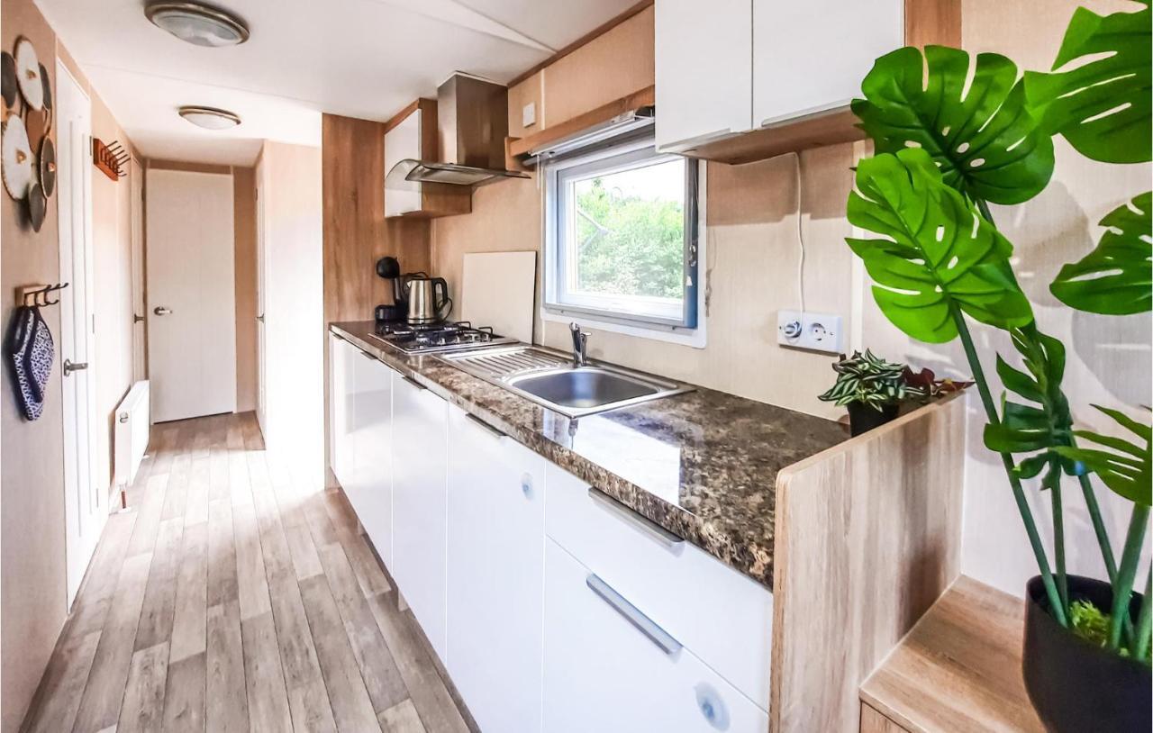 3 Bedroom Beautiful Home In Heinkenszand Exterior photo